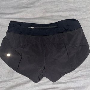 Black Lululemon speed up shorts 2.5 inch